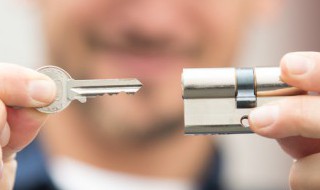 锁怎么撬开（抽屉锁怎么撬开）