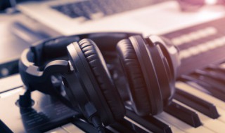 卓玛歌曲原唱歌词（卓玛歌曲原唱歌词祖国）