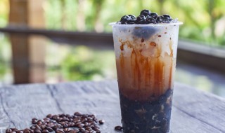焦糖奶茶的制作方法（焦糖奶茶的制作方法和配方视频教程）
