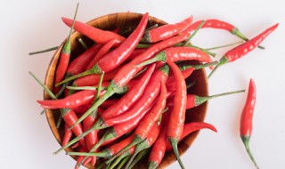 怎样腌制鲜辣椒好吃 怎样腌制鲜辣椒好吃怎么样做虎皮辣椒