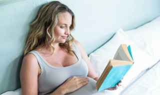 微雨过小荷翻榴花开欲然的意思 微雨后,小荷翻