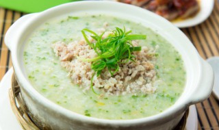 排骨水鱼虾肉粥的做法（排骨水鱼虾肉粥的做法窍门）