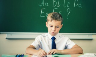 倚杖柴门外临风听暮蝉的意思（倚杖柴门外临风听暮蝉是谁写的）