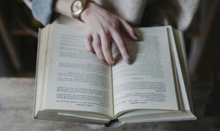 水流心不竞云在意俱迟的意思 水流心不竞云在意俱迟的意思与相反的句子有