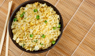 金包银蛋炒饭的做法（金包银蛋炒饭的做法窍门）