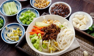 花生炸酱面的做法 花生炸酱面的做法视频