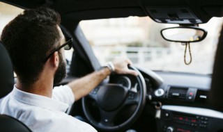 雪天结冰路面用什么模式走 下雪后结冰路面怎么驾驶