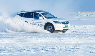 冬天路上结冰如何开车 冬天路上结冰如何开车门