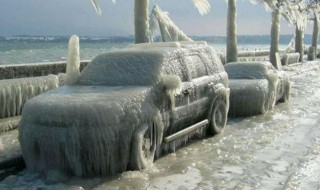 窗户结冰怎么解决啊（家里窗户结冰怎么解决啊）