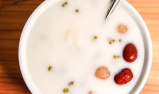 椰子肉和牛奶可以一起榨汁喝吗（椰子肉可以跟牛奶一起榨汁吗）