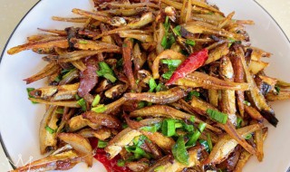 自制猫咪小鱼干（自制猫咪小鱼干 烤箱烤多久）