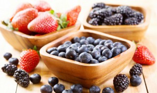 蓝莓叶子发黄干枯原因及解决方法（蓝莓叶子发黄干枯怎么办）