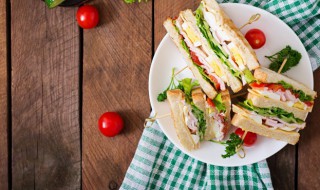 早餐三明治搭配什么（早餐三明治搭配什么水果）