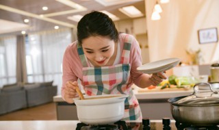 制作牛尾汤要把蔬菜汤料 蔬菜牛尾汤的做法