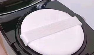 用什么护肤品脸上才会发亮(用什么护肤品脸上才会发亮起来)