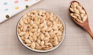 南瓜子的功效与作用及营养价值（南瓜子的功效与作用及营养价值及禁忌）