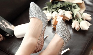 三月份穿什么鞋子合适（三四月穿什么鞋子）