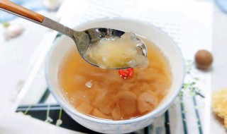 炖银耳功效与作用（炖银耳功效与作用）