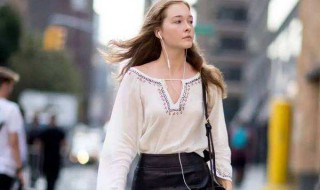 溜肩夏天穿什么衣服好看(溜肩夏天怎么穿衣好看)