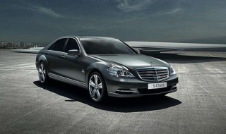 奔驰s350高位刹车灯怎么换（奔驰s350高位刹车灯怎么换视频）