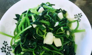 菠菜怎么炒简单（菠菜怎么炒简单的做法）