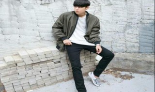 男的怎么穿衣服能把气场强大（男人怎样穿衣才气场强大）