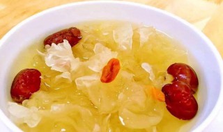 银耳莲子百合红枣汤的功效与作用 银耳莲子百合红枣汤的功效与作用做法