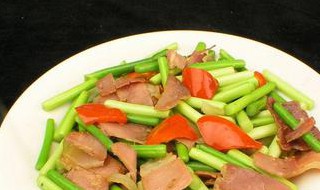 蒜薹炒云腿肉的做法 火腿肉炒蒜苔的做法
