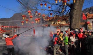 过年放鞭炮的来历（过年放鞭炮的来历用自己的话说一说）