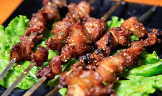 香煎牛肉蘑菇串怎么做 牛肉香菜串串怎么做