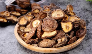 怎样挑选干香菇（怎样挑选干香菇视频）