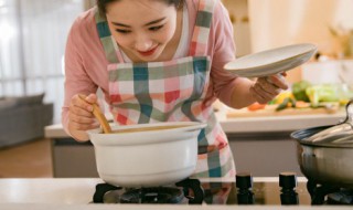 鲜美的鲫鱼汤怎么做 美味鲫鱼汤怎么做