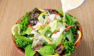 藜麦酸奶沙拉怎么做（藜麦酸奶沙拉怎么做视频）