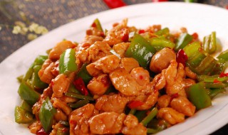 青椒炒鸡丁的做法 青椒炒鸡丁做法,学会了这个,周末在家露一手吧!