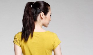 纯黄短袖怎么搭配（纯黄短袖怎么搭配衣服）