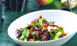 蒜苗炒鸡杂的做法 大蒜苗清炒鸡杂怎么做