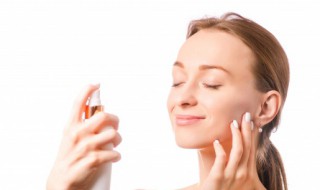 蒸馏水对皮肤有什么作用（蒸馏水对皮肤的作用）