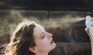 柠檬草精油有什么护肤功效（柠檬精油和柠檬草精油的功效与作用）