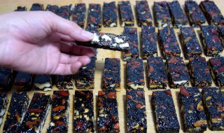 阿胶糕在模具里取不出来怎么办 阿胶糕在模具里取不出来怎么办呢