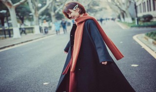 冬天高领打底衫怎么搭配更时髦（冬天高领打底衫怎么搭配更时髦男）