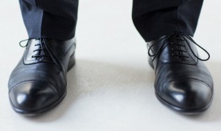 油蜡皮鞋划痕如何修复（油蜡皮鞋划痕如何修复）