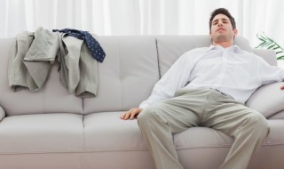 白色皮沙发脏了小妙招怎么清洗（白色皮沙发脏了小妙招怎么清洗干净）