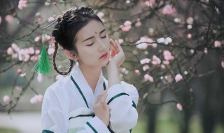 白滚滚和东华哪些剧情被删（东华见到白滚滚是第几集）