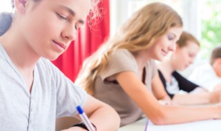 虚与委蛇的读音是什么（虚与委蛇的读音是什么意思是什么）