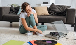 为你唱这首歌没有什么风格 为你唱这首歌没有什么风格它仅仅代表着我想给你快乐