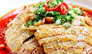 口水鸡 为什么是 黄颜色的 口水鸡为什么用三黄鸡