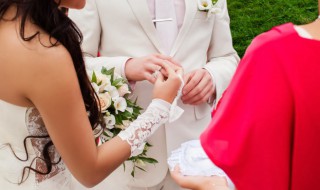 婚礼请柬怎么填写（婚礼请柬怎么填写被邀请人）