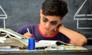 大张声势是什么意思 大张声势的意思是什么