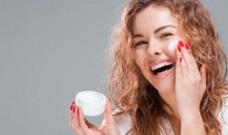 面霜的作用功效与作用是什么（面霜的作用功效与作用是什么意思）