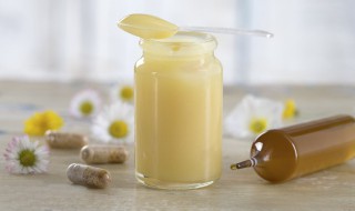 蜂王浆对身体有什么好处(长期服用蜂王浆对身体有什么好处)